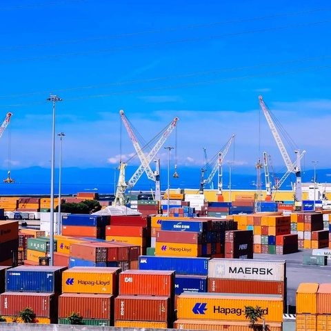 Containerterminal i en hamn